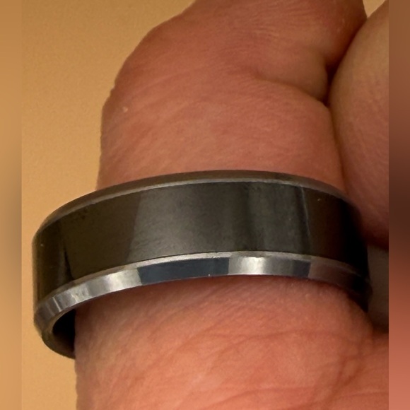 Black and Silver Ring - Picture 3 of 6